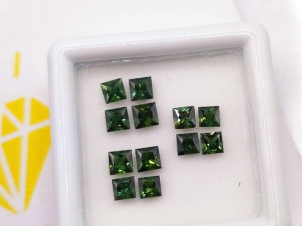 lot 12 green Saphir 2.20 CT princess cut
