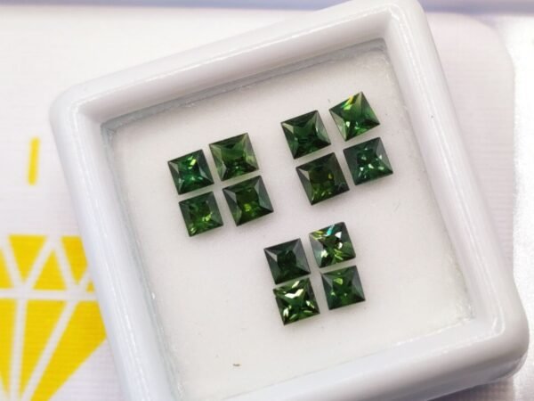 lot 12 green Saphir 2.20 CT princess cut