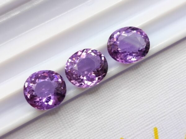 lot 3 amethyst violet cushion cut 6.19 carats