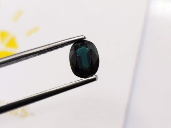 blue green saphir oval cut 1.23 carats