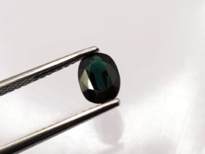 blue green saphir oval cut 1.23 carats