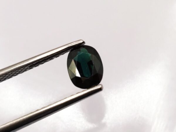 blue green saphir oval cut 1.23 carats