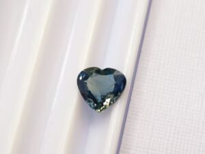 Saphir 0.97 CT blue transparent heart cut