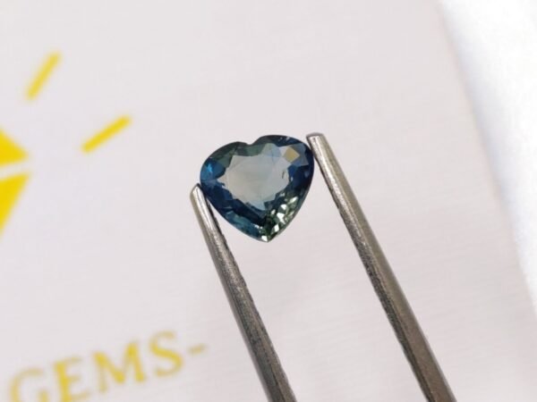 Saphir 0.97 CT blue transparent heart cut