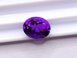 améthyste violet oval cut 2.30 carats