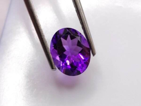 améthyste violet oval cut 2.30 carats