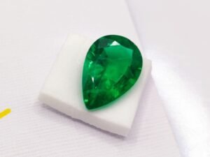 lab emerald green pear cut 3.34 carats