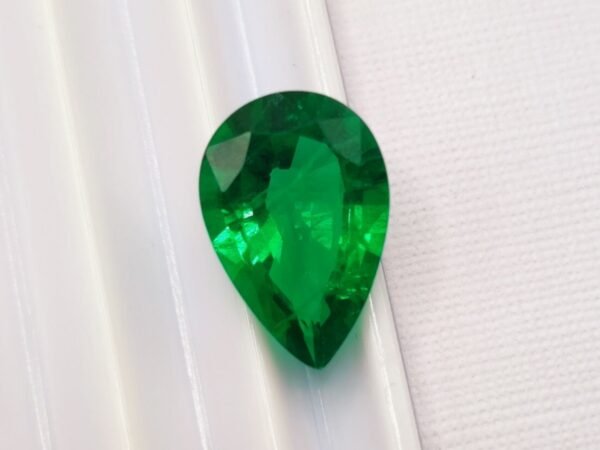 lab emerald green pear cut 3.34 carats