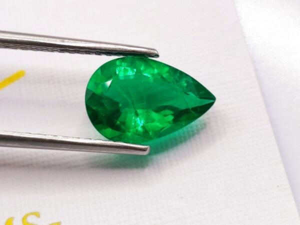 lab emerald green pear cut 3.34 carats