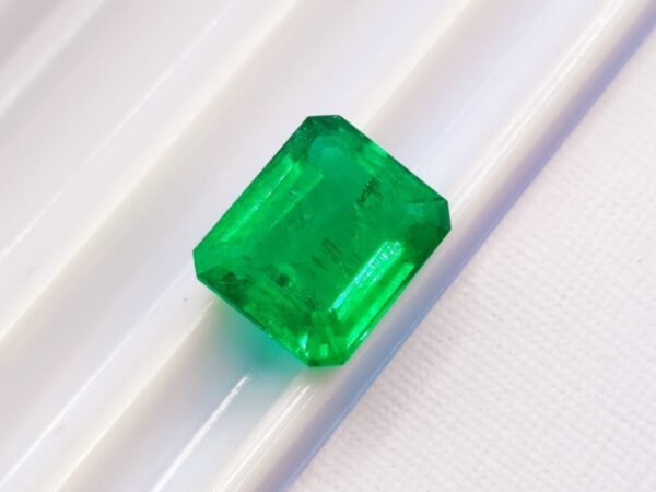 lab emerald green cushion cut 3.68 carats