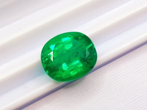 lab emerald green oval cut 4.63 carats