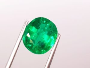 lab emerald green oval cut 4.63 carats