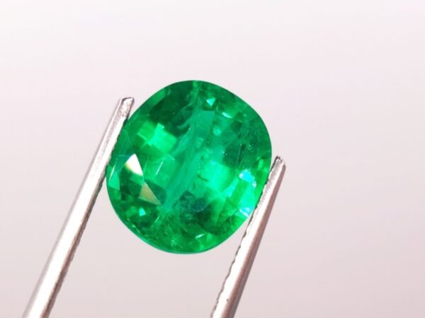 lab emerald green oval cut 4.63 carats