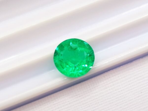 lab green emerald round cut 1.38 carats