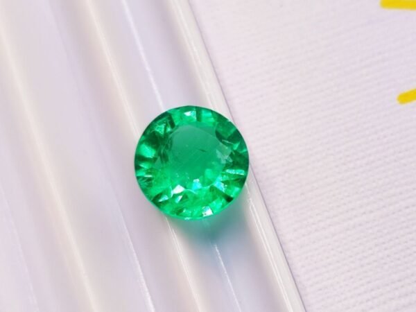 lab green emerald round cut 1.38 carats