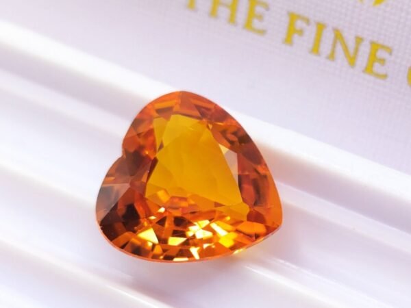 heart cut orange lab saphir 13.33 carats