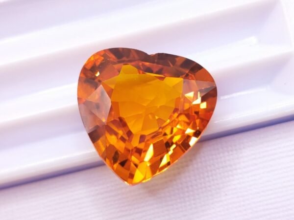 heart cut orange lab saphir 13.33 carats