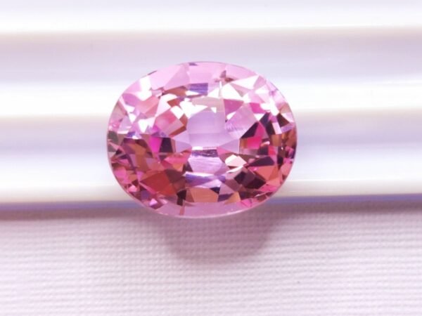 pink lab saphir oval cut 11.62 carats