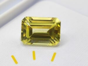 yellow lab saphir emerald cut 9.80 carats
