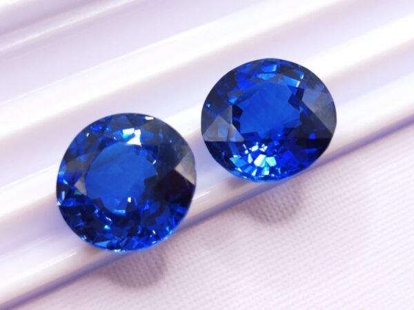 two blue round cut lab saphir 17.18 carats