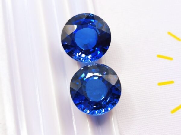 two blue round cut lab saphir 17.18 carats
