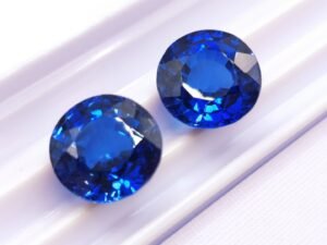 two blue round cut lab saphir 17.18 carats