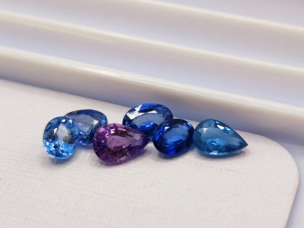 Stone lot 6 saphirs blue pink oval and pear cut 2.55 carats back of stones