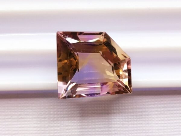Amétrine purple-yellow fancy cut 6.21 carats
