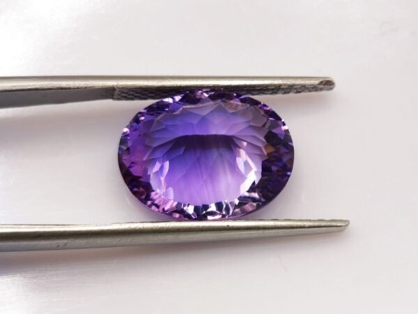 amethyst violet oval cut 6.65 carats back of the stone