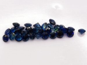 lot 30 saphirs blue round cut 3.17 carats