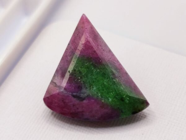 rubis zoisite red green fancy cut 16.22 carats