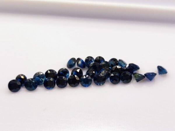 lot 30 saphirs blue round cut 3.17 carats
