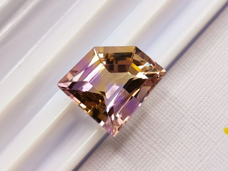 Amétrine purple-yellow fancy cut 6.21 carats