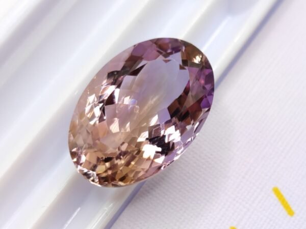 amétrine 16 carats violet jaune oval cut