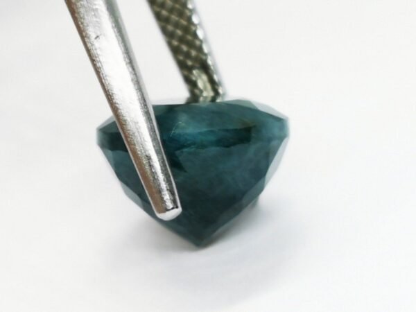 Saphirine blue round cut 11.36 carats