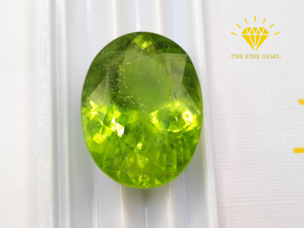 Péridot 24.53 CT