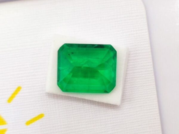 Émeraude de Laboratoire 5.21 CT