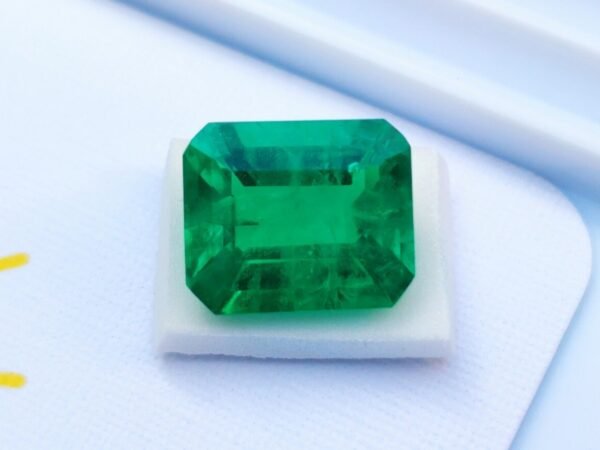 Émeraude de Laboratoire 5.21 CT