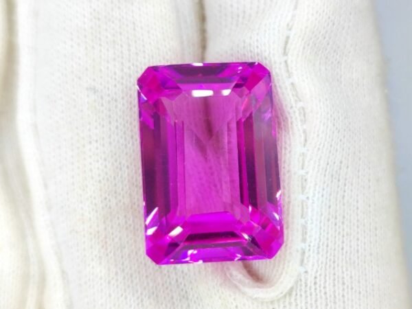 Saphir de Laboratoire 31.84 CT