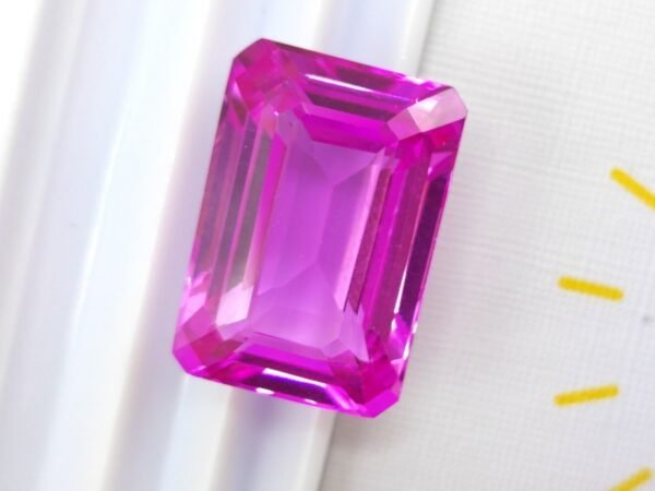 Saphir de Laboratoire 31.84 CT