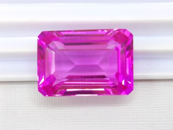 Saphir de Laboratoire 31.84 CT