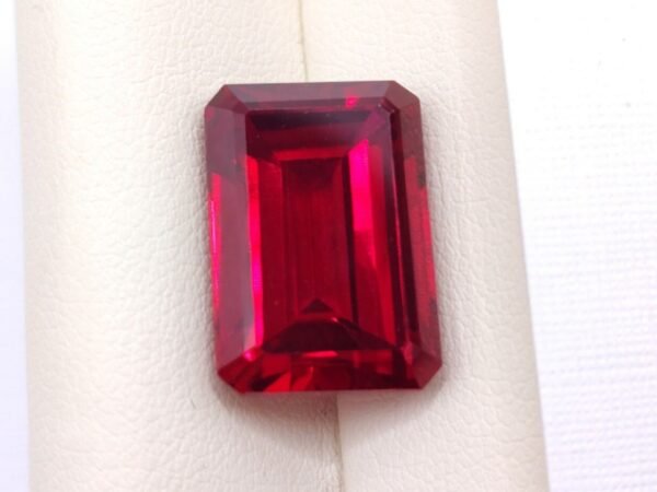 Rubis de Laboratoire 20.51 Carats