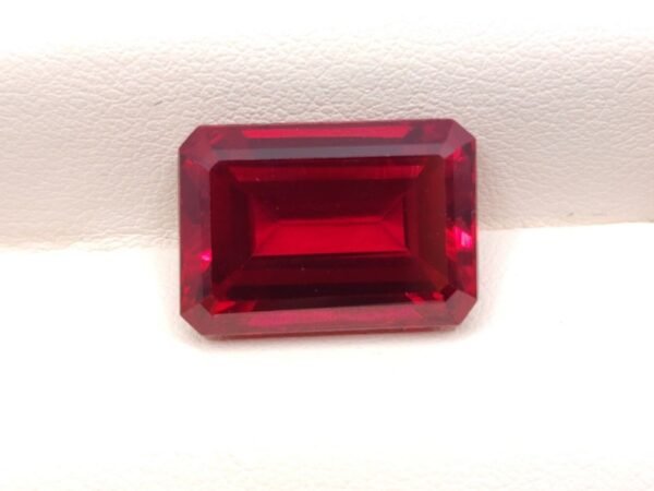 Rubis de Laboratoire 20.51 Carats