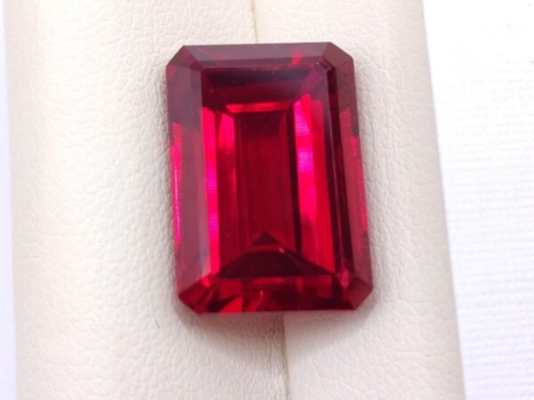 Rubis de Laboratoire 20.51 Carats