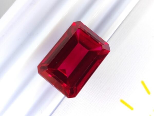Rubis de Laboratoire 20.51 Carats