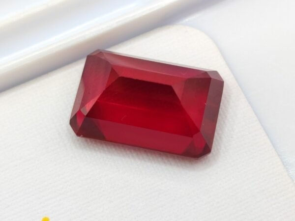 Rubis de Laboratoire 20.51 Carats