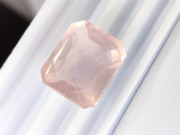 Quartz Rose 13.55 Carats