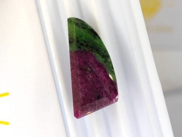 Rubis-Zoisite 18.64 Carats