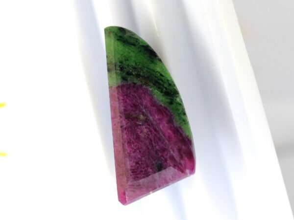 Rubis-Zoisite 18.64 Carats