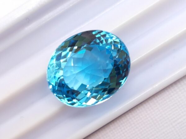 Topaze Bleue 12.11 Carats
